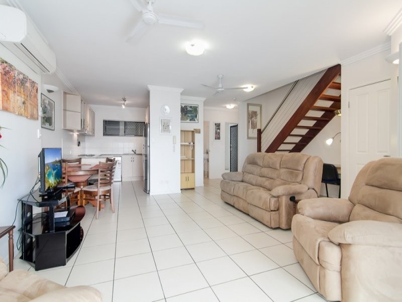 8/77 Spence Street, Cairns City QLD 4870