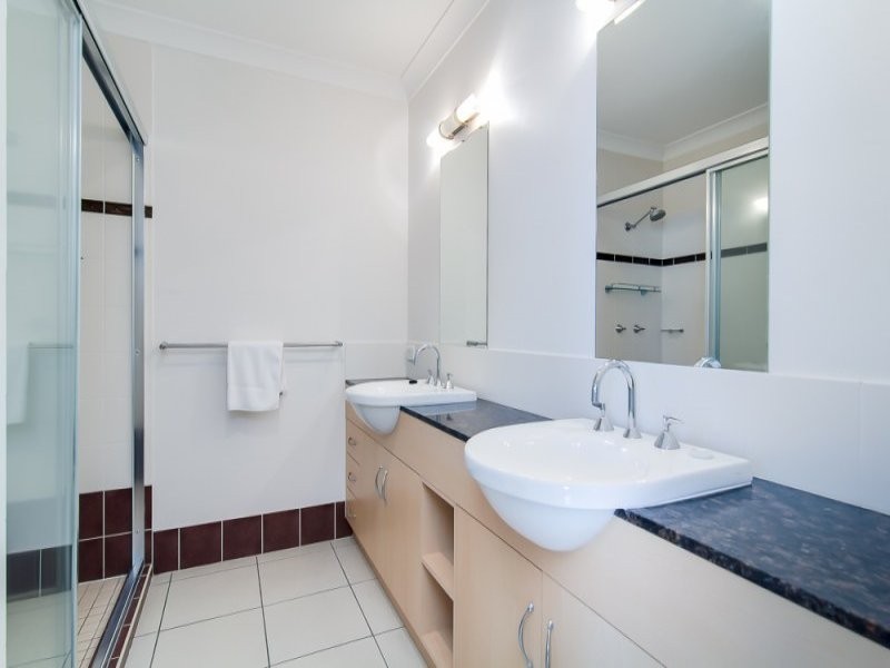 8/77 Spence Street, Cairns City QLD 4870