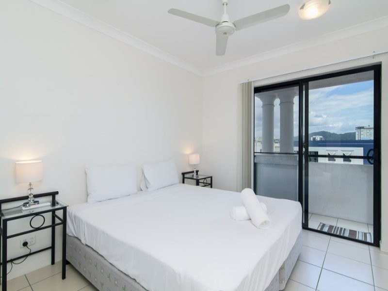 8/77 Spence Street, Cairns City QLD 4870