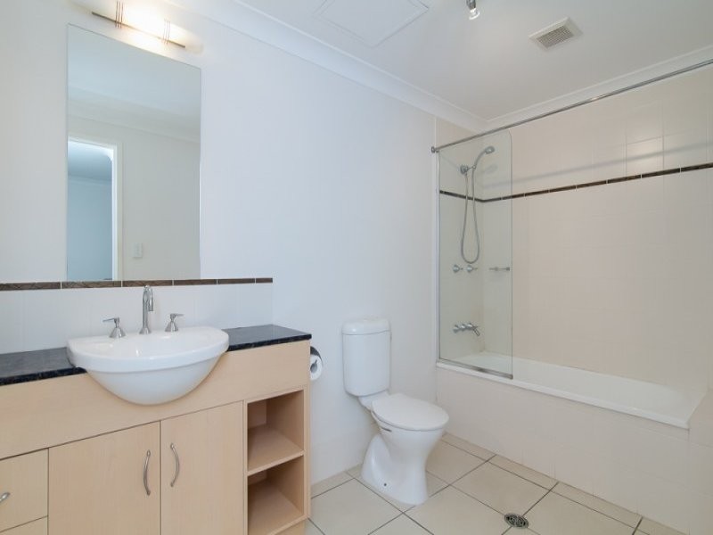 8/77 Spence Street, Cairns City QLD 4870