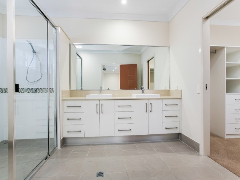 43 Ainscow Drive, Bentley Park QLD 4869