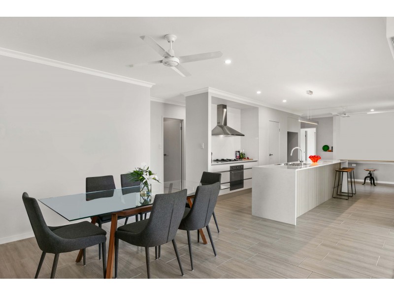 8 Halifax Drive, Redlynch QLD 4870