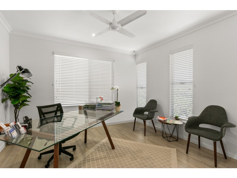 8 Halifax Drive, Redlynch QLD 4870