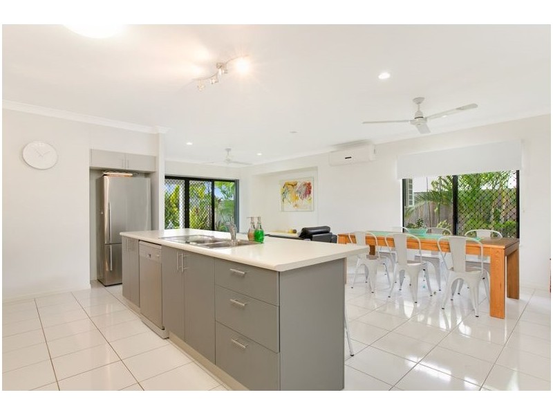 46 City View Crescent, Mooroobool QLD 4870