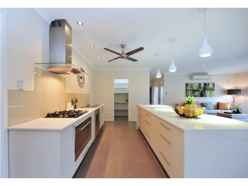 14 Raffles Avenue, Redlynch QLD 4870