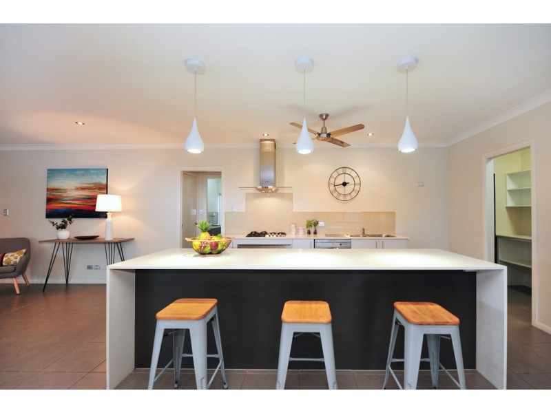 14 Raffles Avenue, Redlynch QLD 4870