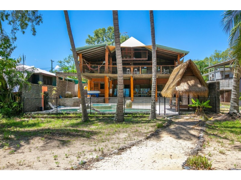 14 Poinsettia Street, Holloways Beach QLD 4878