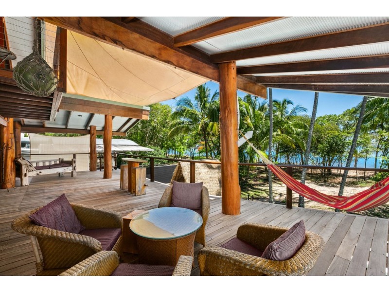 14 Poinsettia Street, Holloways Beach QLD 4878