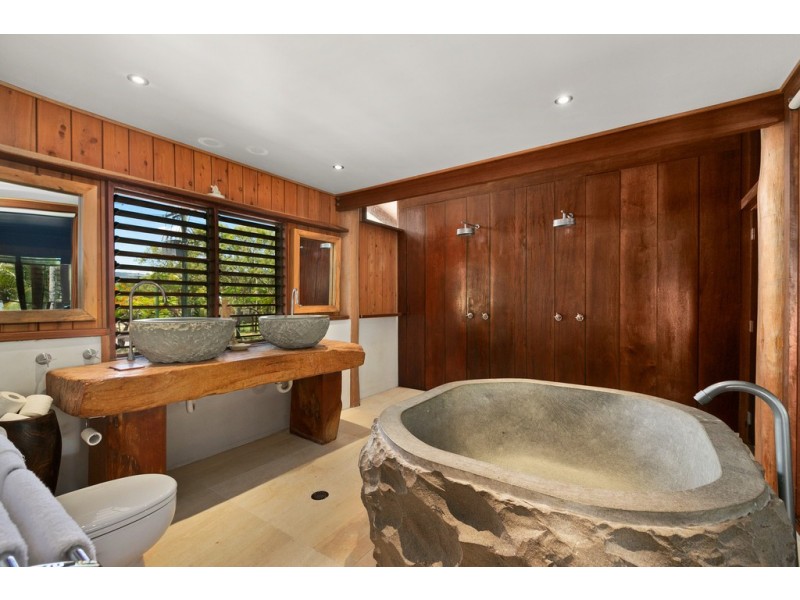 14 Poinsettia Street, Holloways Beach QLD 4878