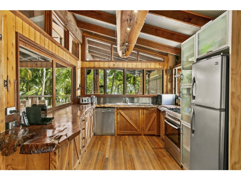 14 Poinsettia Street, Holloways Beach QLD 4878