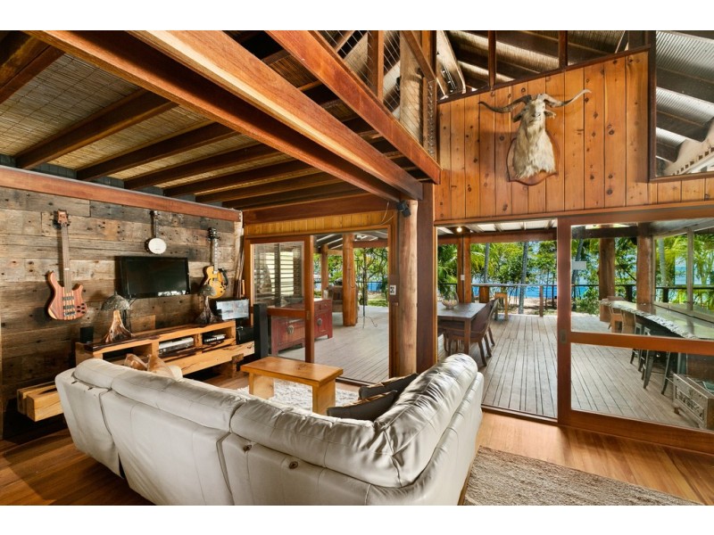 14 Poinsettia Street, Holloways Beach QLD 4878