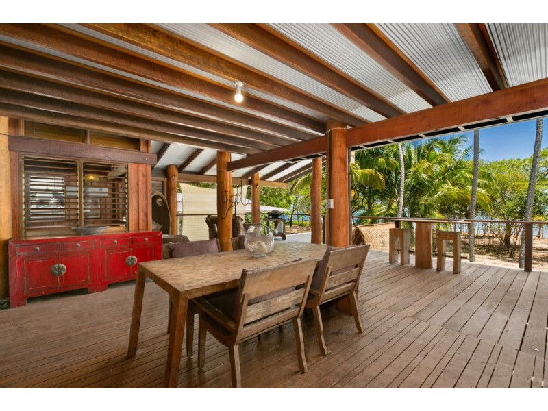 14 Poinsettia Street, Holloways Beach QLD 4878