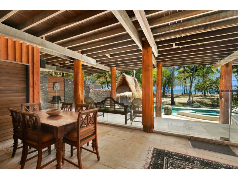 14 Poinsettia Street, Holloways Beach QLD 4878