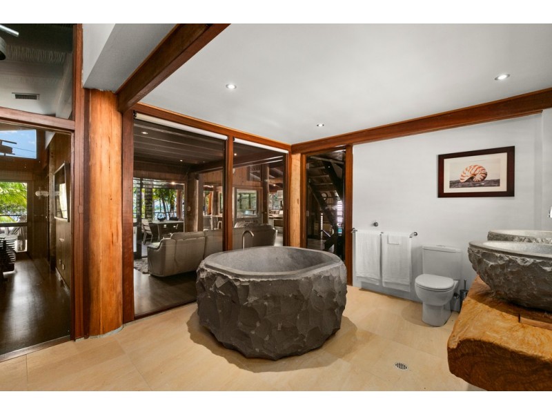 14 Poinsettia Street, Holloways Beach QLD 4878