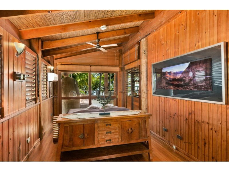 14 Poinsettia Street, Holloways Beach QLD 4878