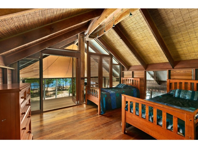 14 Poinsettia Street, Holloways Beach QLD 4878