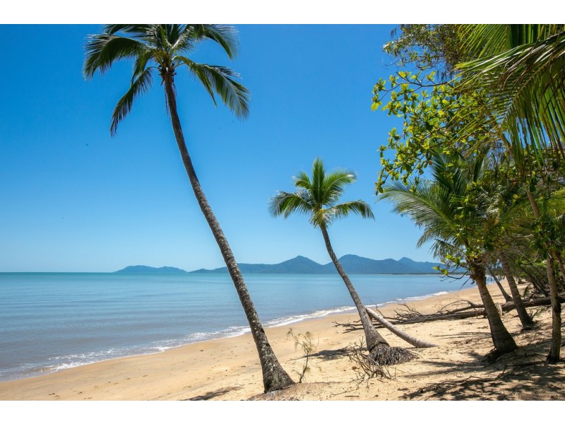 14 Poinsettia Street, Holloways Beach QLD 4878