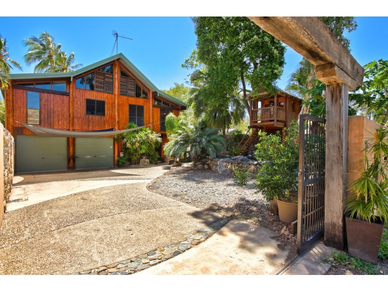 14 Poinsettia Street, Holloways Beach QLD 4878