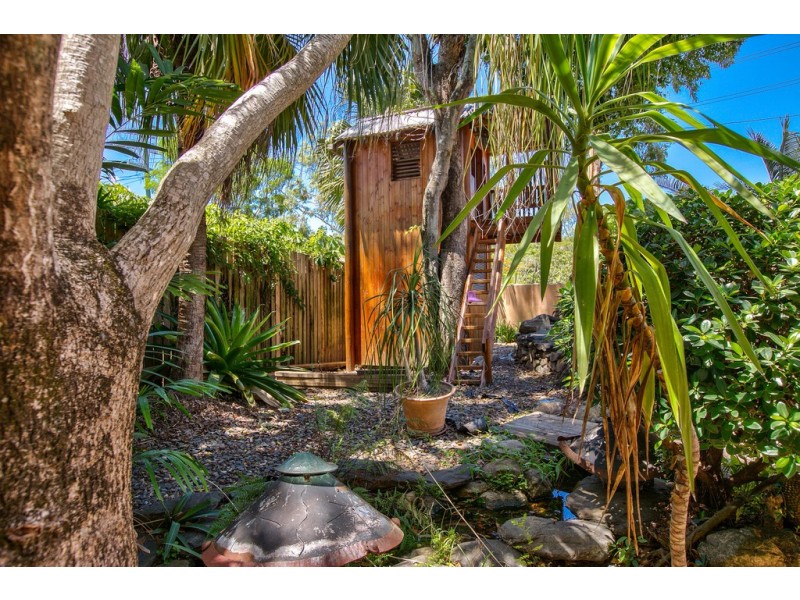 14 Poinsettia Street, Holloways Beach QLD 4878