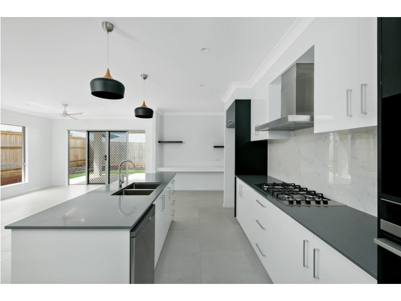 58 Springbrook Avenue, Redlynch QLD 4870