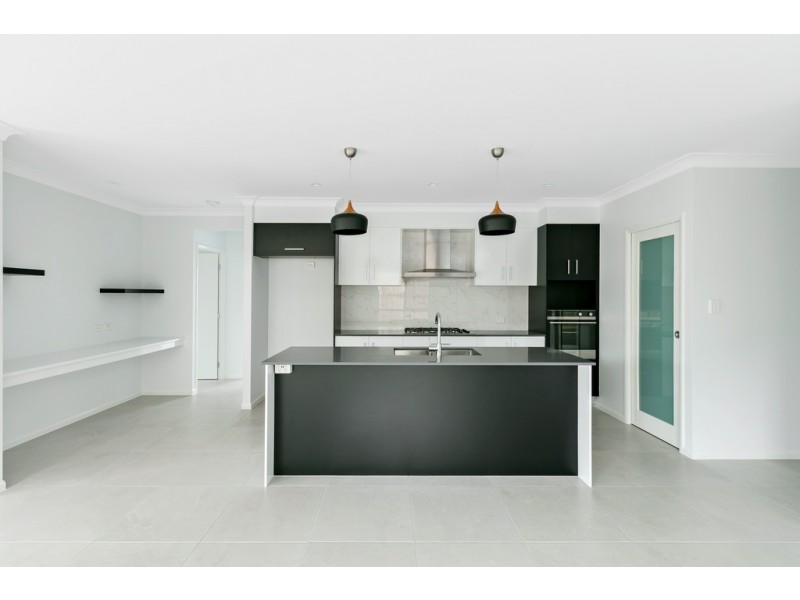 58 Springbrook Avenue, Redlynch QLD 4870