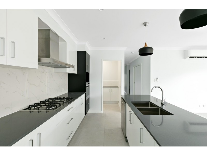58 Springbrook Avenue, Redlynch QLD 4870