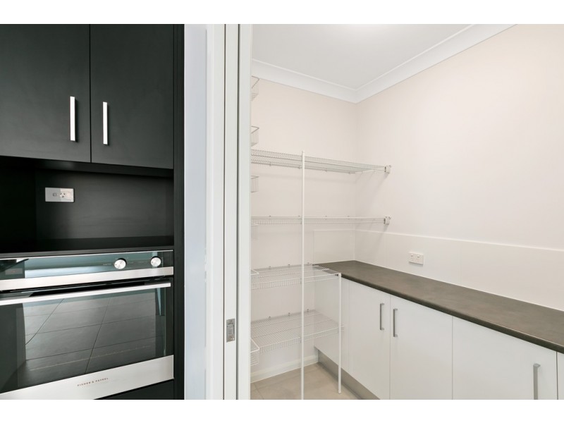 58 Springbrook Avenue, Redlynch QLD 4870