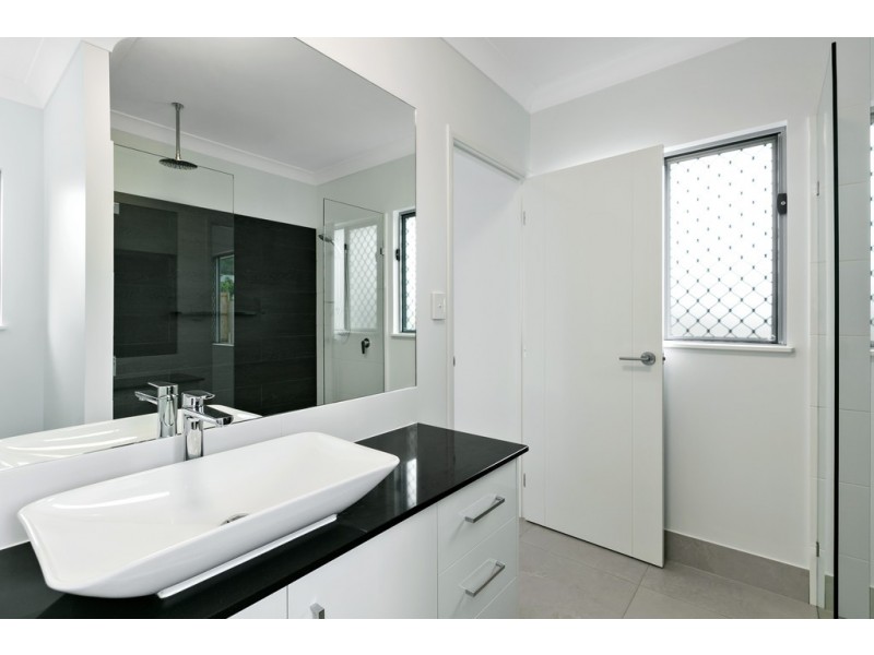 58 Springbrook Avenue, Redlynch QLD 4870