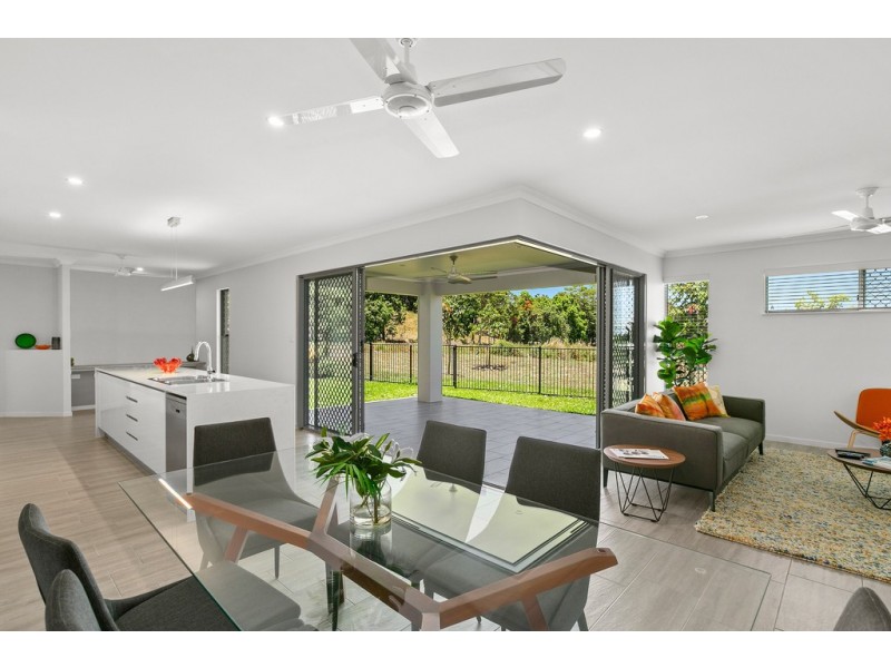 8 Halifax Drive, Redlynch QLD 4870