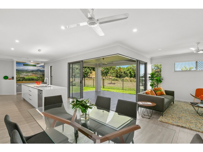 8 Halifax Drive, Redlynch QLD 4870