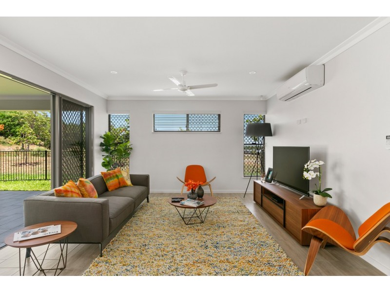 8 Halifax Drive, Redlynch QLD 4870