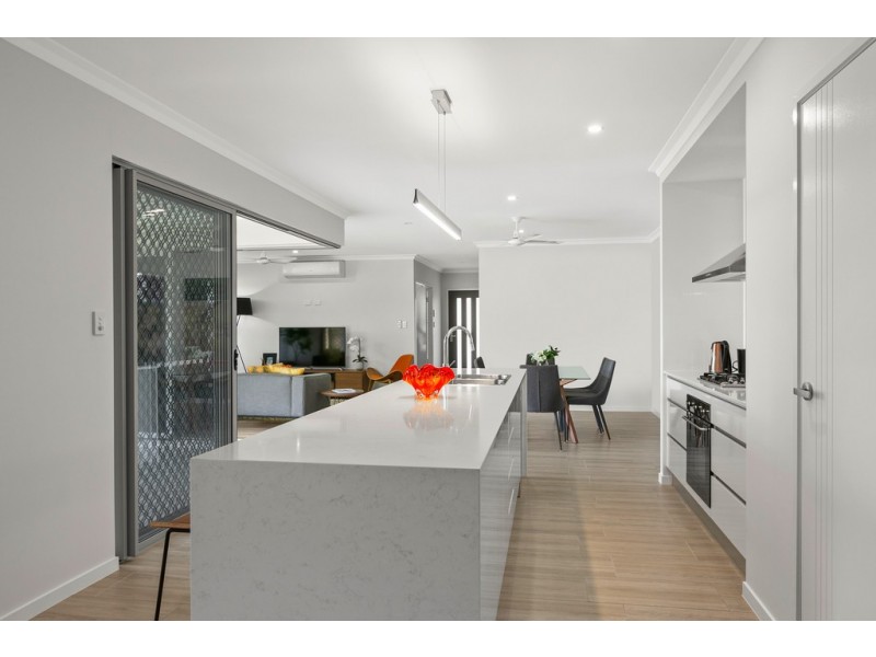 8 Halifax Drive, Redlynch QLD 4870