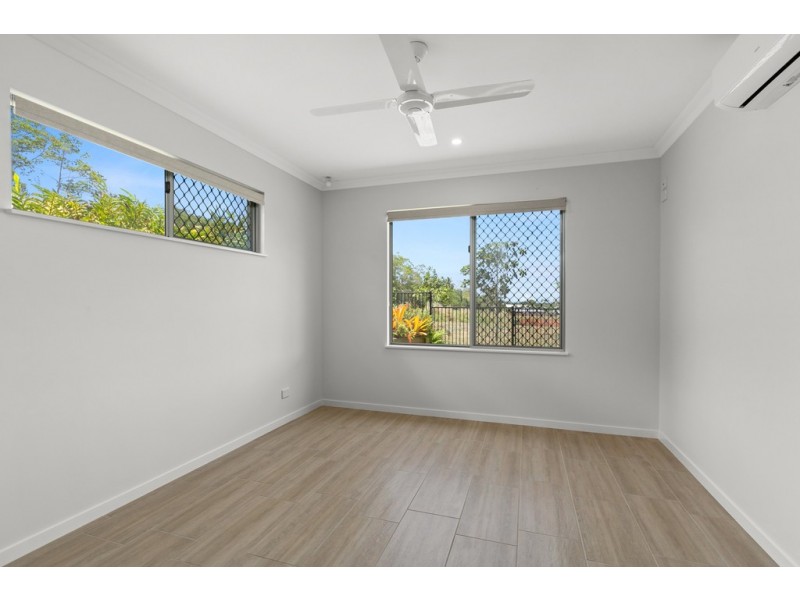 8 Halifax Drive, Redlynch QLD 4870