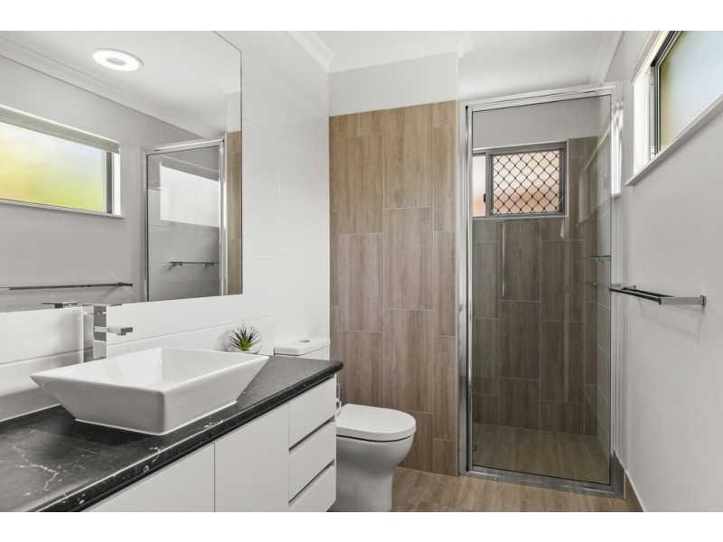 8 Halifax Drive, Redlynch QLD 4870