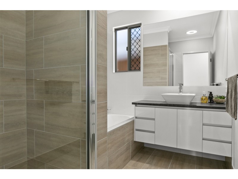 8 Halifax Drive, Redlynch QLD 4870