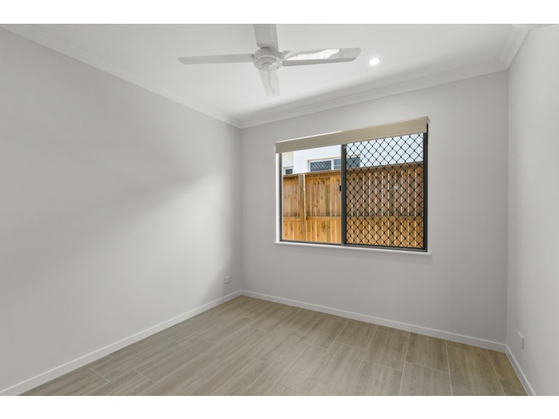 8 Halifax Drive, Redlynch QLD 4870