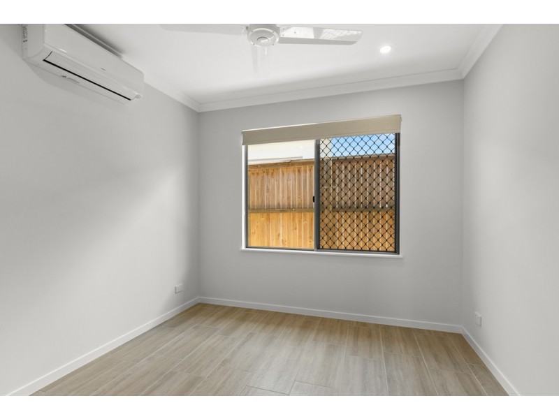 8 Halifax Drive, Redlynch QLD 4870