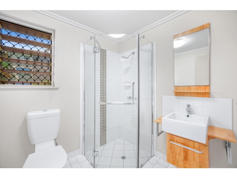 102/2-8 Centenary Close, Manoora QLD 4870