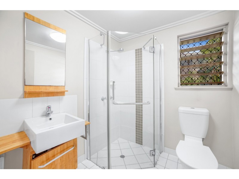 102/2-8 Centenary Close, Manoora QLD 4870