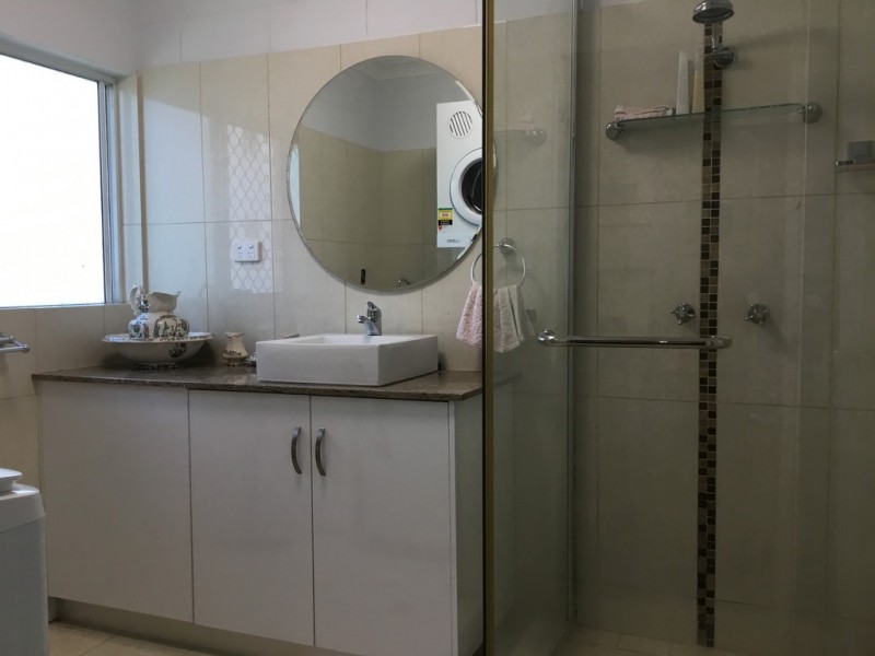 8/52 Pease Street, Manoora QLD 4870