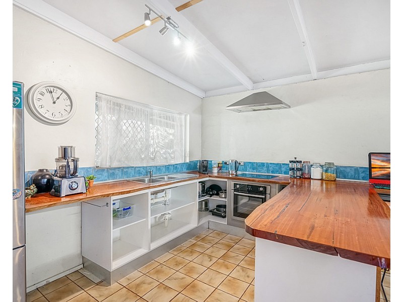 36 Yurongi Street, Caravonica QLD 4878