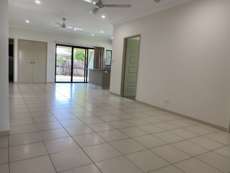 7 Botany Avenue, Redlynch QLD 4870