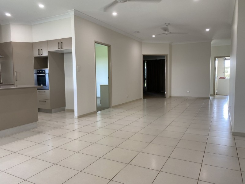 7 Botany Avenue, Redlynch QLD 4870