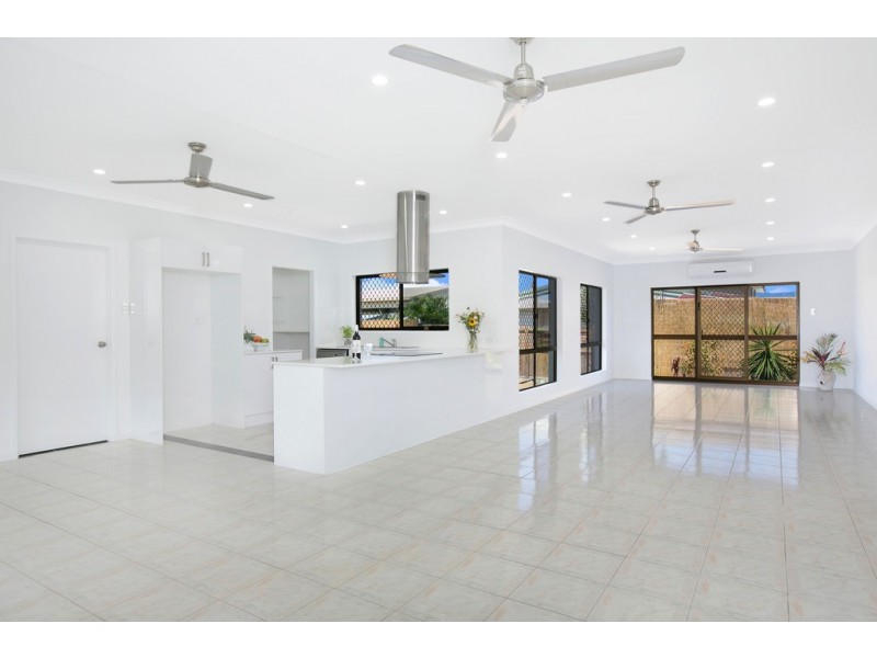 33 Lime Street, Mooroobool QLD 4870
