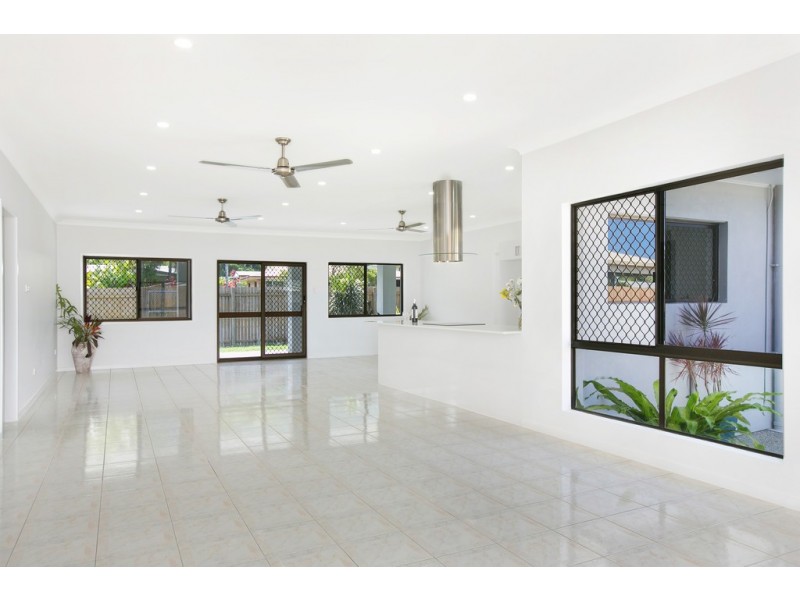 33 Lime Street, Mooroobool QLD 4870