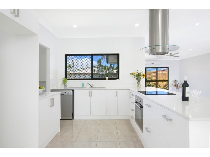 33 Lime Street, Mooroobool QLD 4870