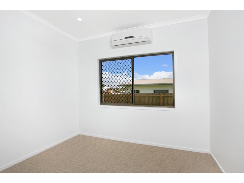 33 Lime Street, Mooroobool QLD 4870