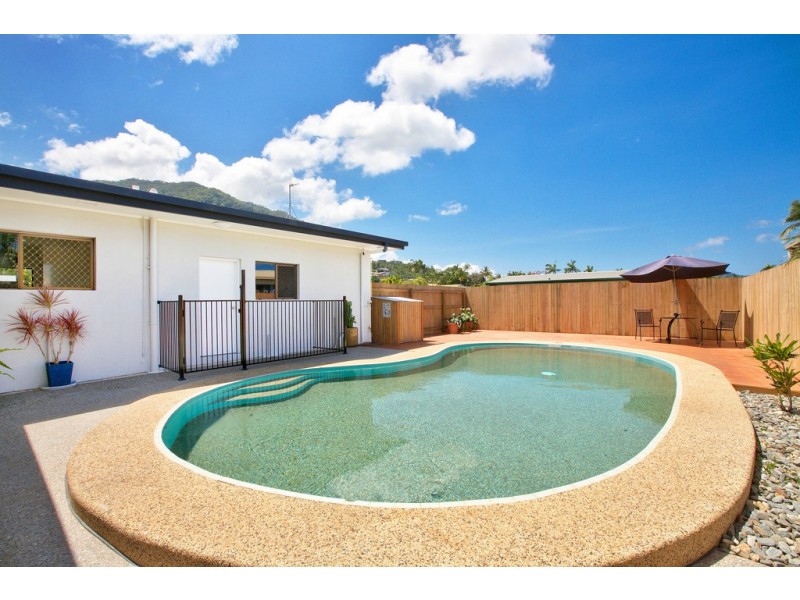 33 Lime Street, Mooroobool QLD 4870