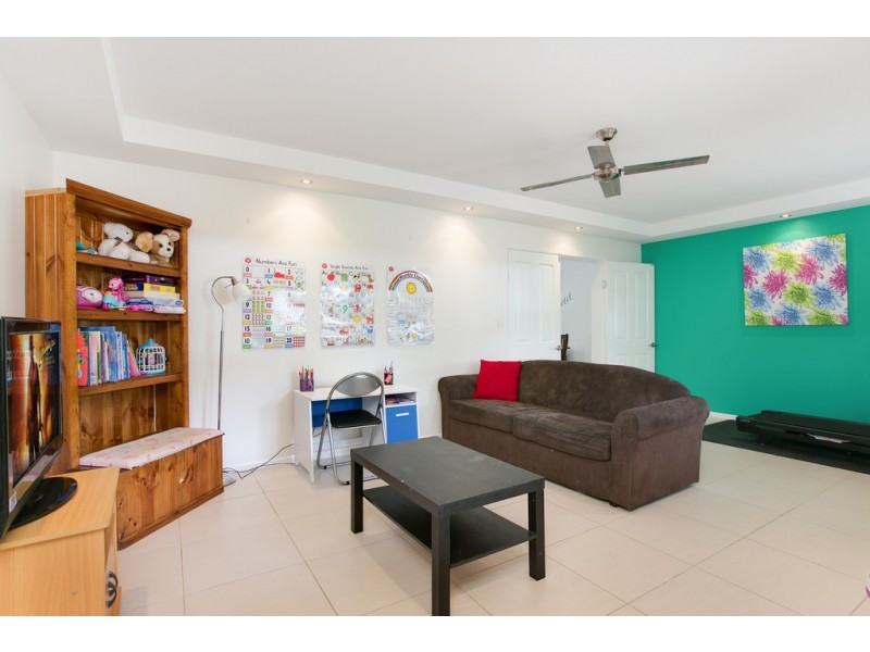 4 Forum Close, Mooroobool QLD 4870