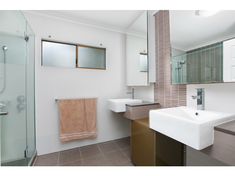 4 Forum Close, Mooroobool QLD 4870